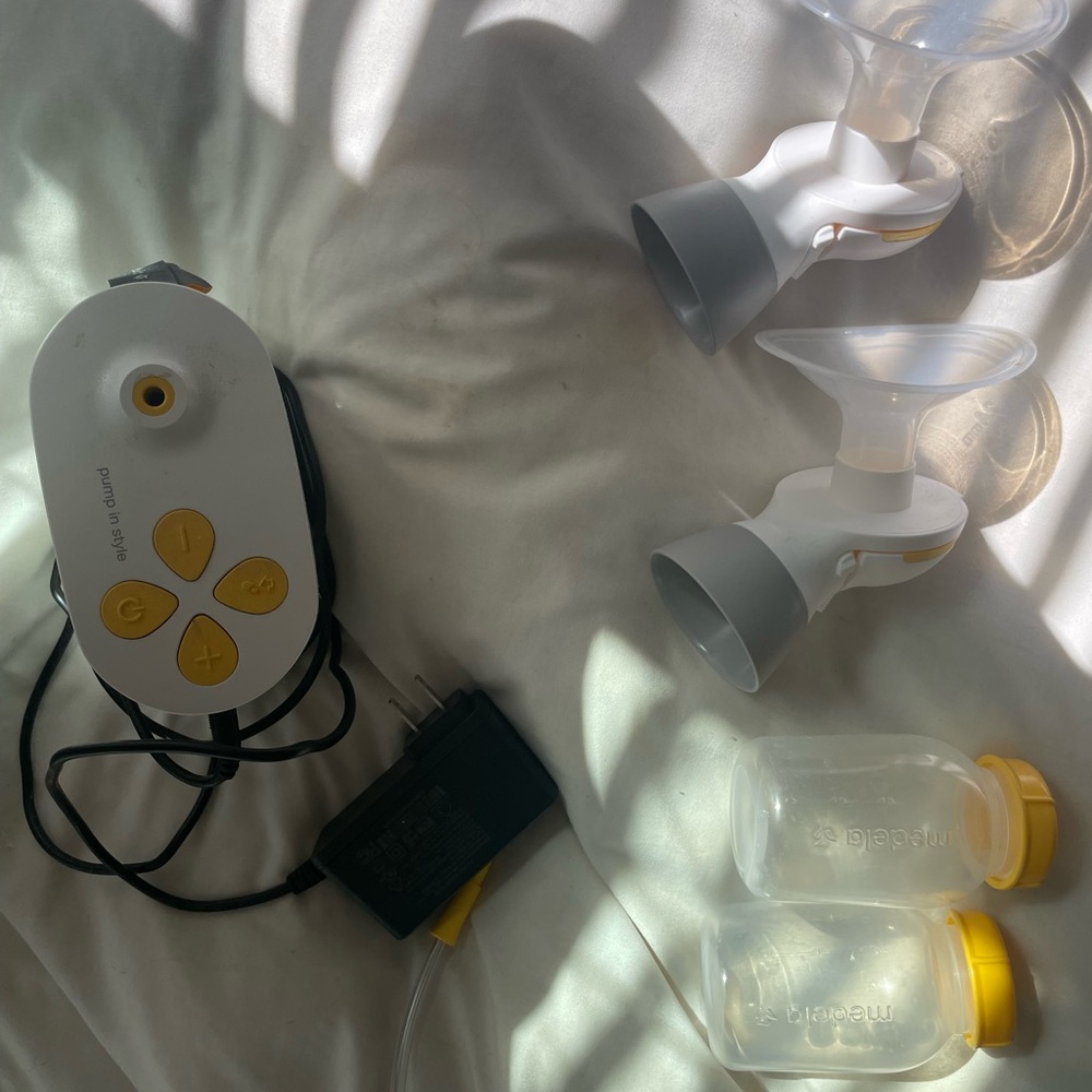 Medela Pump Kit with Yellow and Gray Accents